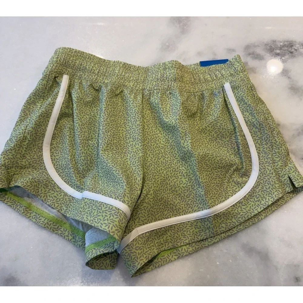 New DSG Mid Rise Stride Short Girls Size Medium